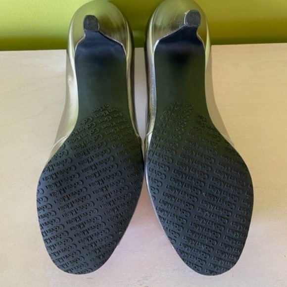 Calvin Klein Silver Heels - Size 8.5 - Picture 6 of 7